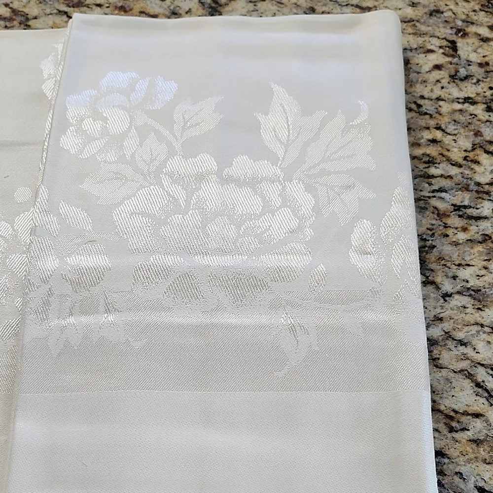 Vintage ClothTablecloth & 8 Napkin Set Ivory/Cream Imported Japan Damask Set New